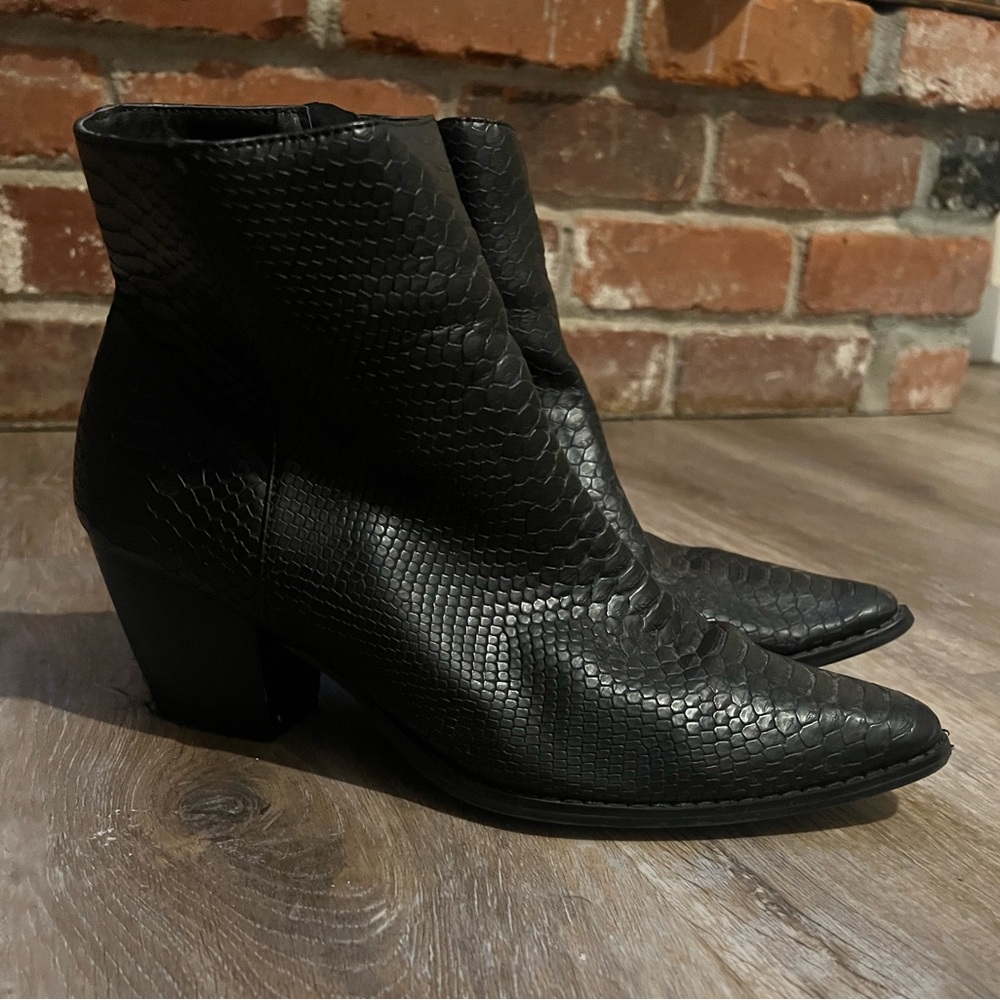 Coconuts by Matisse Black booties